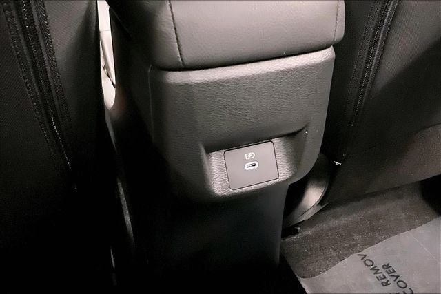 2025 Nissan Versa 1.6 SR - Trunk Package