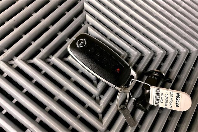 2025 Nissan Versa 1.6 SR - Trunk Package