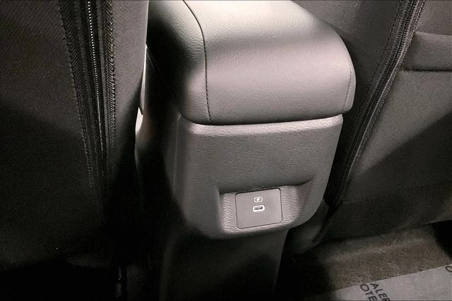 2025 Nissan Versa 1.6 SR - Trunk Package