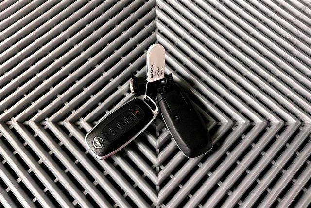 2024 Nissan Versa 1.6 SR Adaptive Cruise - Htd Seats - Remote Start