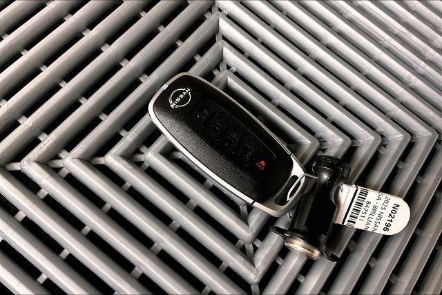 2025 Nissan Versa 1.6 SR - Trunk Package