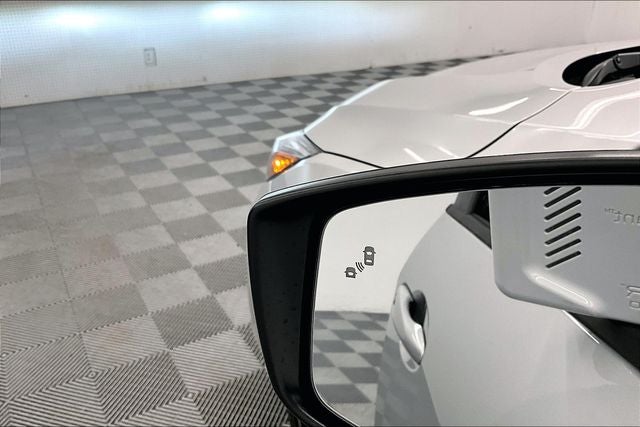 2025 Nissan Versa 1.6 SR - Trunk Package