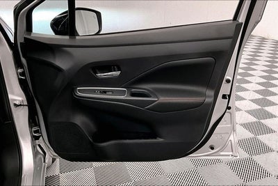 2025 Nissan Versa 1.6 SR - Trunk Package