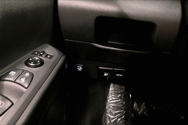 2023 Nissan Kicks SR Adaptive Cruise-Blind Spot Monitor-Remote Start