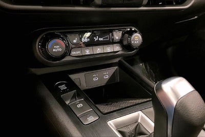 2027 Nissan Kicks SV AWD - Premium Package