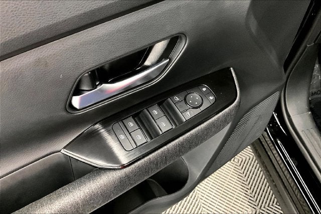 2027 Nissan Kicks SV AWD - Premium Package