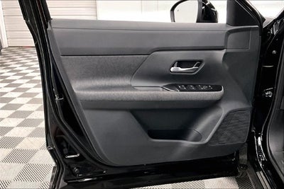 2027 Nissan Kicks SV AWD - Premium Package