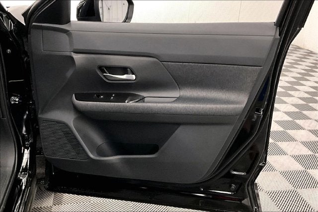 2027 Nissan Kicks SV AWD - Premium Package