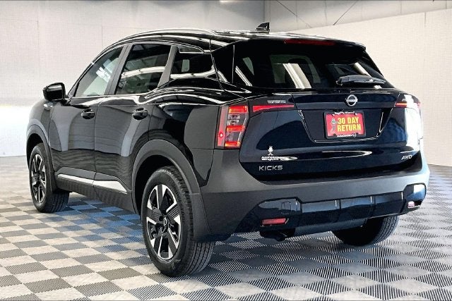 2027 Nissan Kicks SV AWD - Premium Package