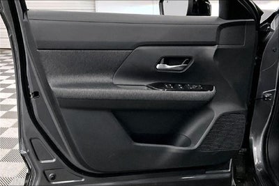 2027 Nissan Kicks SV AWD - Premium Package