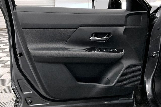 2027 Nissan Kicks SV AWD - Premium Package
