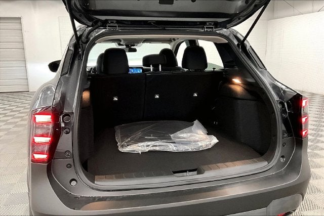 2027 Nissan Kicks SV AWD - Premium Package