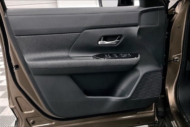 2027 Nissan Kicks SV AWD - Premium Package