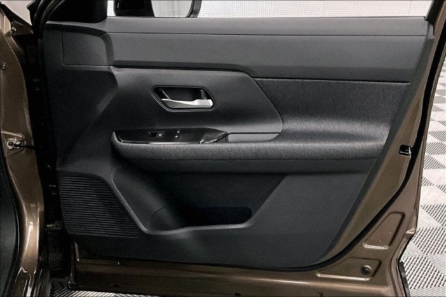 2027 Nissan Kicks SV AWD - Premium Package