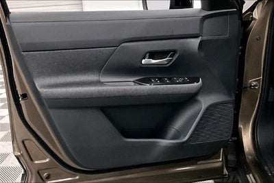 2027 Nissan Kicks SV AWD - Premium Package