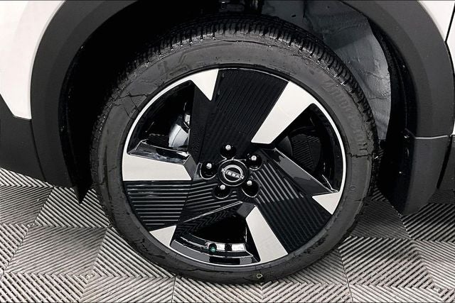 2026 Nissan Kicks SR - Cold Weather Package