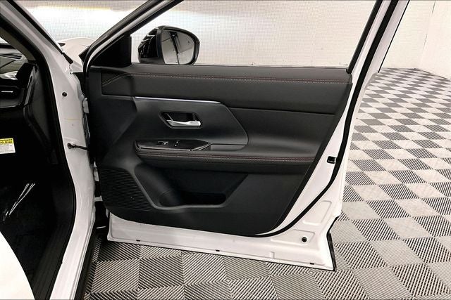 2026 Nissan Kicks SR - Cold Weather Package