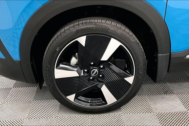 2025 Nissan Kicks SR Premium Pkg - Pano Roof - Adaptive Cruise