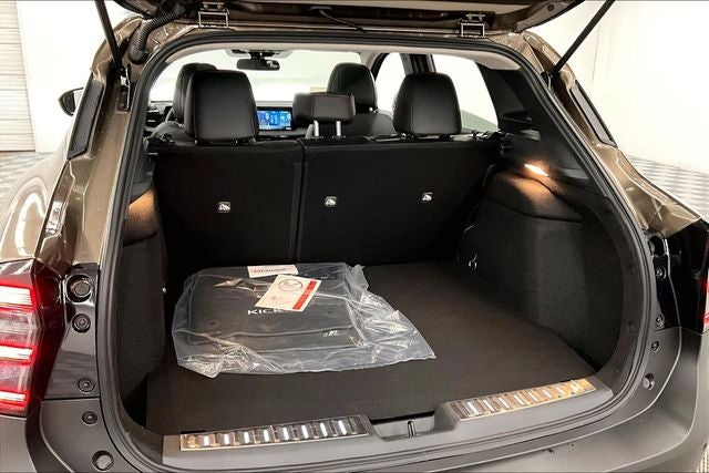 2026 Nissan Kicks SR AWD - Premium and Cold Weather Package