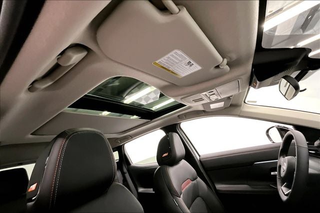 2026 Nissan Kicks SR AWD - Premium and Cold Weather Packages