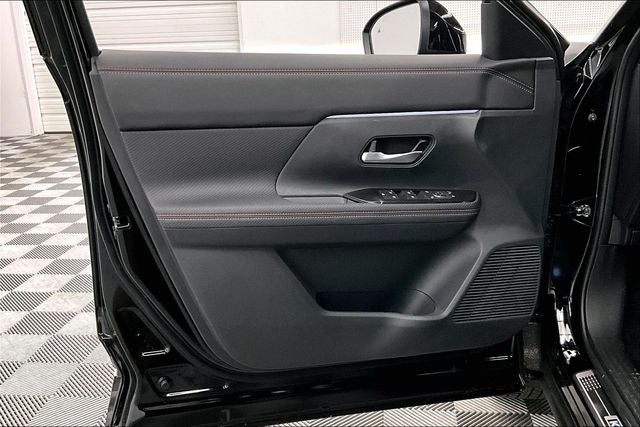 2026 Nissan Kicks SR AWD - Premium and Cold Weather Packages