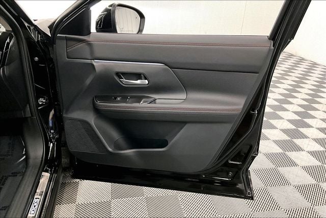 2026 Nissan Kicks SR AWD - Premium and Cold Weather Packages