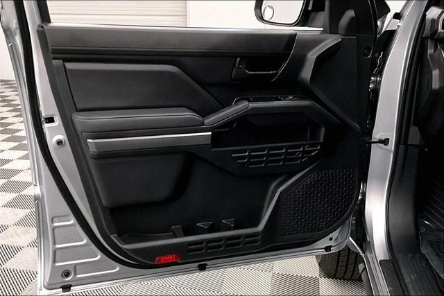 2025 Toyota Tacoma SR5 4x4 - Adaptive Cruise - Blind Spot Detection