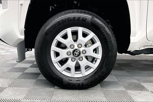 2025 Toyota Tacoma SR5 4x4 - Adaptive Cruise - Blind Spot Detection