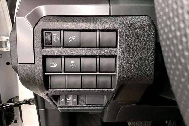 2025 Toyota Tacoma SR5 4x4 - Adaptive Cruise - Blind Spot Detection