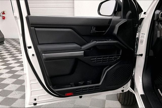 2025 Toyota Tacoma SR5 4x4 - Adaptive Cruise - Blind Spot Detection