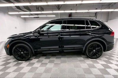 2022 Volkswagen Tiguan 2.0T SE R-Line Black AWD-Pano Roof-Adaptive Cruise-Htd Seats
