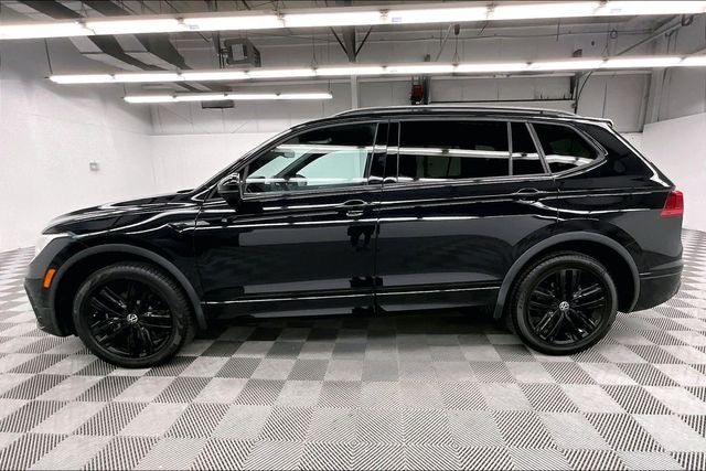 2022 Volkswagen Tiguan 2.0T SE R-Line Black AWD-Pano Roof-Adaptive Cruise-Htd Seats