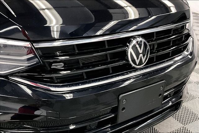 2022 Volkswagen Tiguan 2.0T SE R-Line Black AWD-Pano Roof-Adaptive Cruise-Htd Seats