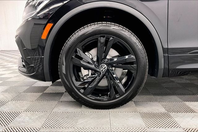 2024 Volkswagen Tiguan 2.0T SE R-Line Black