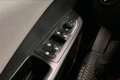 2023 Volkswagen Taos 1.5T SE Pano Roof - Adaptive Cruise - Htd Seats