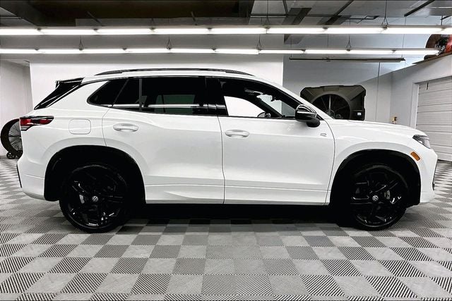 2025 Volkswagen Tiguan 2.0T SE R-Line Black AWD-Pano Roof-Adaptive Cruise-Htd Seats