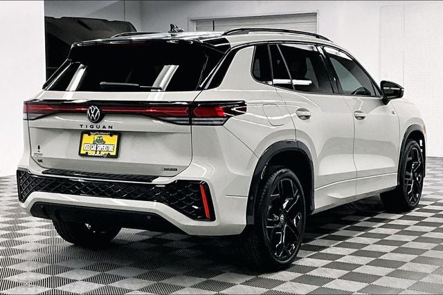 2025 Volkswagen Tiguan 2.0T SE R-Line Black