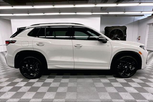 2025 Volkswagen Tiguan 2.0T SE R-Line Black