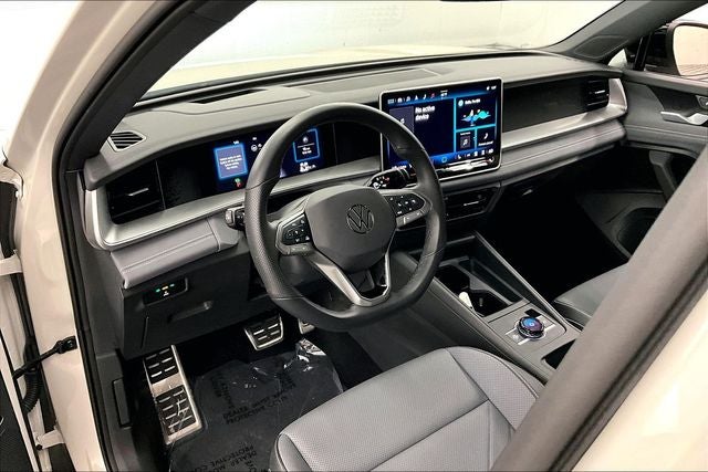 2025 Volkswagen Tiguan 2.0T SE R-Line Black
