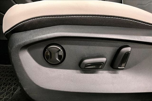 2025 Volkswagen Taos 1.5T SE Adaptive Cruise - Blind Spot Detection