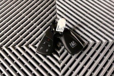 2025 Buick Enclave Avenir AWD - Pano Roof - Htd/Cooled Massaging Seats