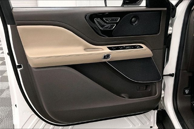 2022 Lincoln Aviator Reserve AWD-Pano Roof-Adaptive Cruise-Htd Leather