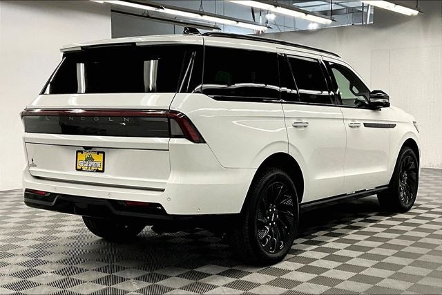2025 Lincoln Navigator Reserve 4x4 - Jet Appearance Pkg - Pano Roof - 22'' Wheels