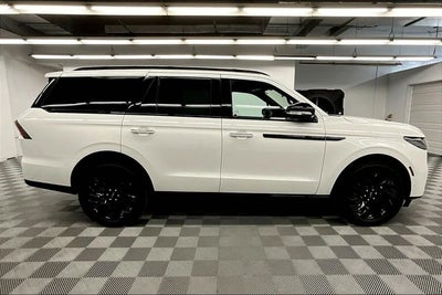 2025 Lincoln Navigator Reserve 4x4 - Jet Appearance Pkg - Pano Roof - 22'' Wheels