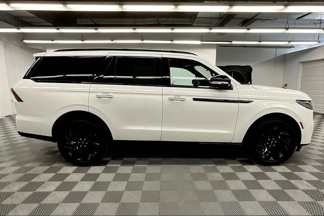 2025 Lincoln Navigator Reserve 4x4 - Jet Appearance Pkg - Pano Roof - 22'' Wheels