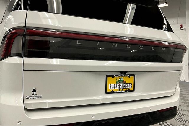 2025 Lincoln Navigator Reserve 4x4 - Jet Appearance Pkg - Pano Roof - 22'' Wheels