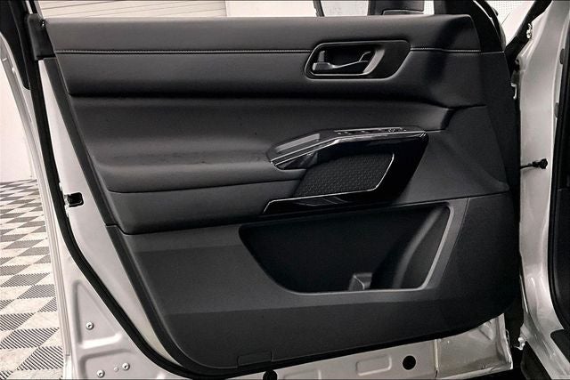 2025 Nissan Pathfinder S