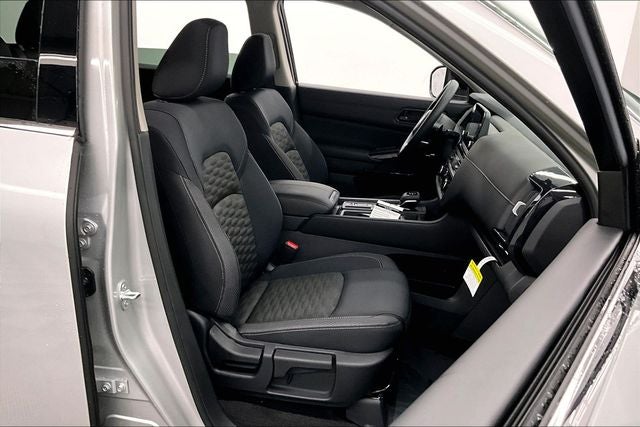 2025 Nissan Pathfinder S