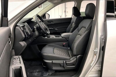 2025 Nissan Pathfinder S