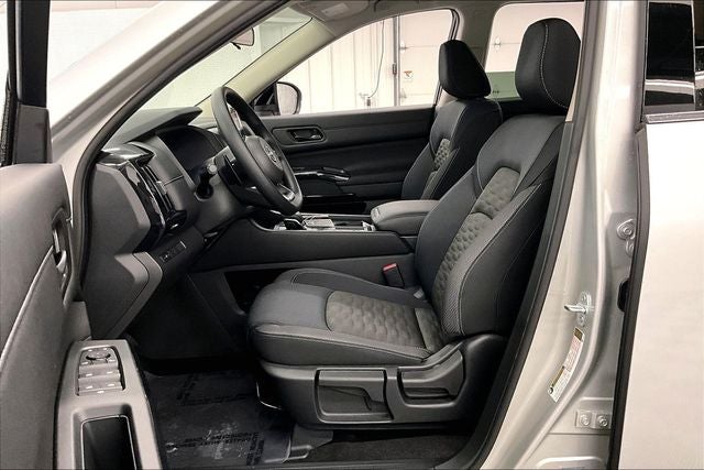 2025 Nissan Pathfinder S